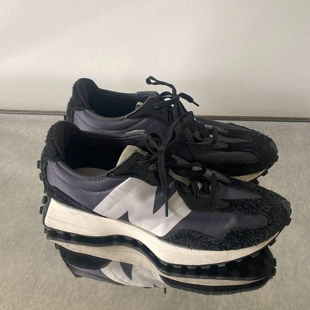 NEW BALANCE 327 Women’s Sneakers (size 8.5)